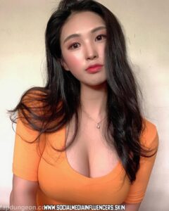 Daani._.e Asian South Korean Big Booty Big Breasts